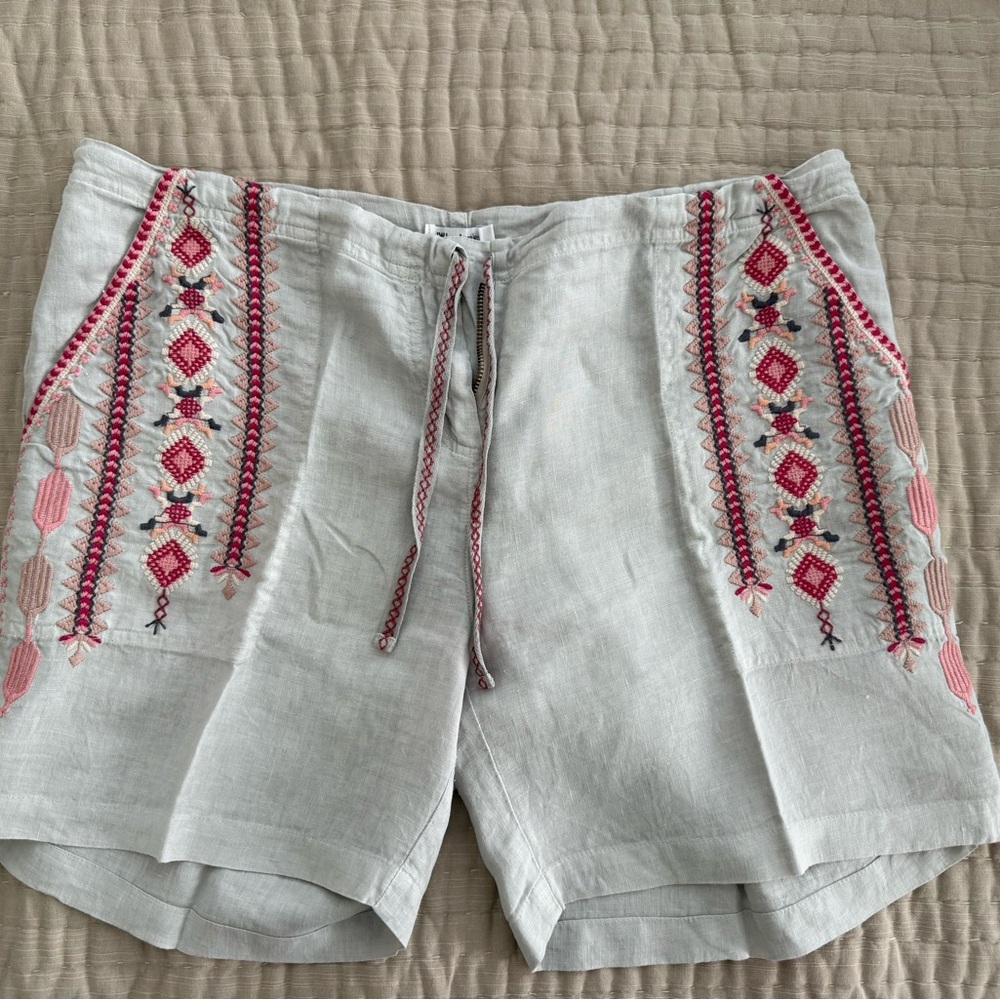 Johnny Was White and Pink Bermuda Shorts with Embroidery